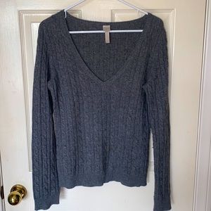 100% Cashmere V-Neck Sweater